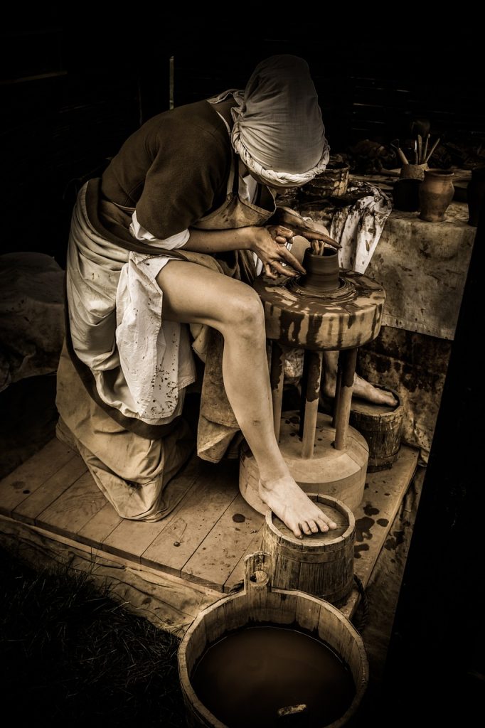 g885532d1ea525d4f03fab83ba07105c16e5bf04895df9221c5053cf167bfd930f9801b3beeb22cdd251c8dacf8a309e351ca0f5f9a1f76a0c8792b67e75fd64d_1280-1495046 medieval, craftsman, history